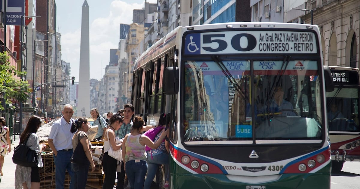 Tarifas en la Ciudad de Buenos Aires: desde el 1 de octubre, el boleto mínimo de colectivo se ubicará en 920,48 pesos y el subte pasará a 1.817 pesos