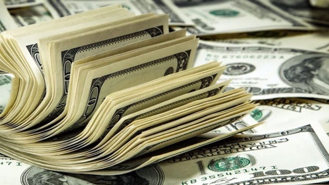 El blue se reacomodó cinco pesos arriba en la rueda del martes y cerró a mil quinientos sesenta y cinco para la venta