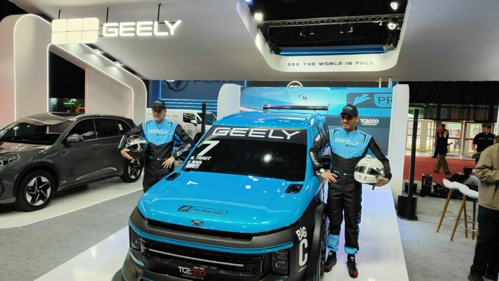 Geely sacude el TC2000: primera automotriz china y un equipo con olor a garaje familiar
