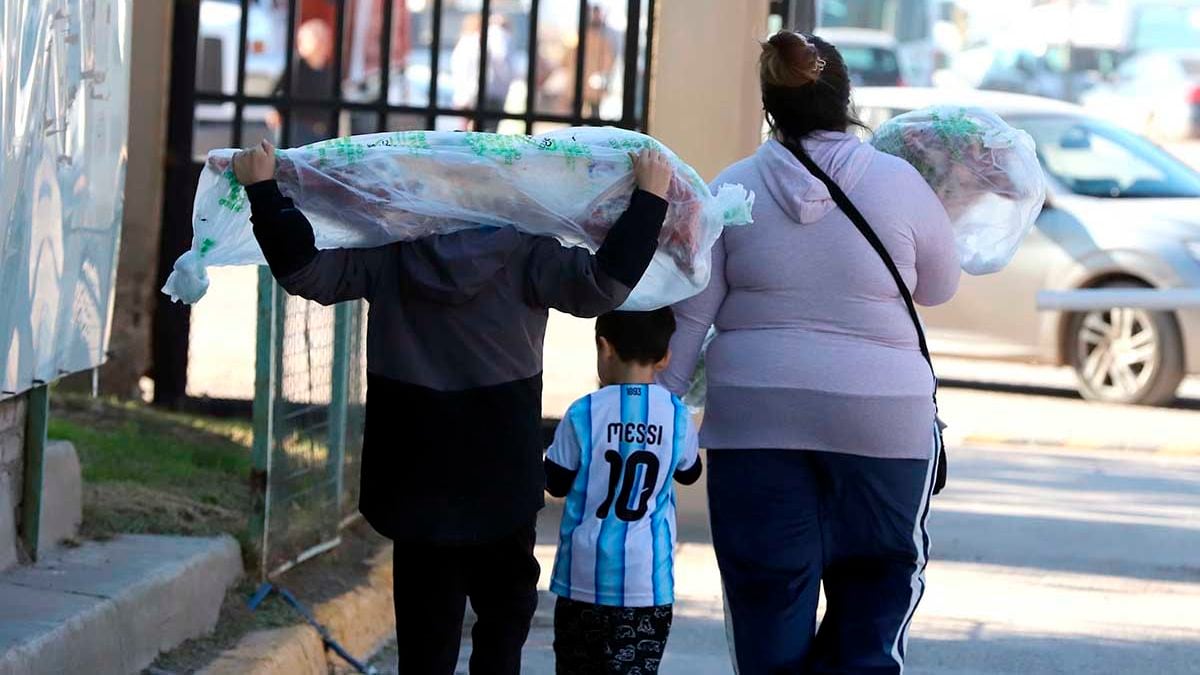 Dos sábados de octubre para recorrer el Mercado Concentrador del Neuquén con chivito y trucha en la lista