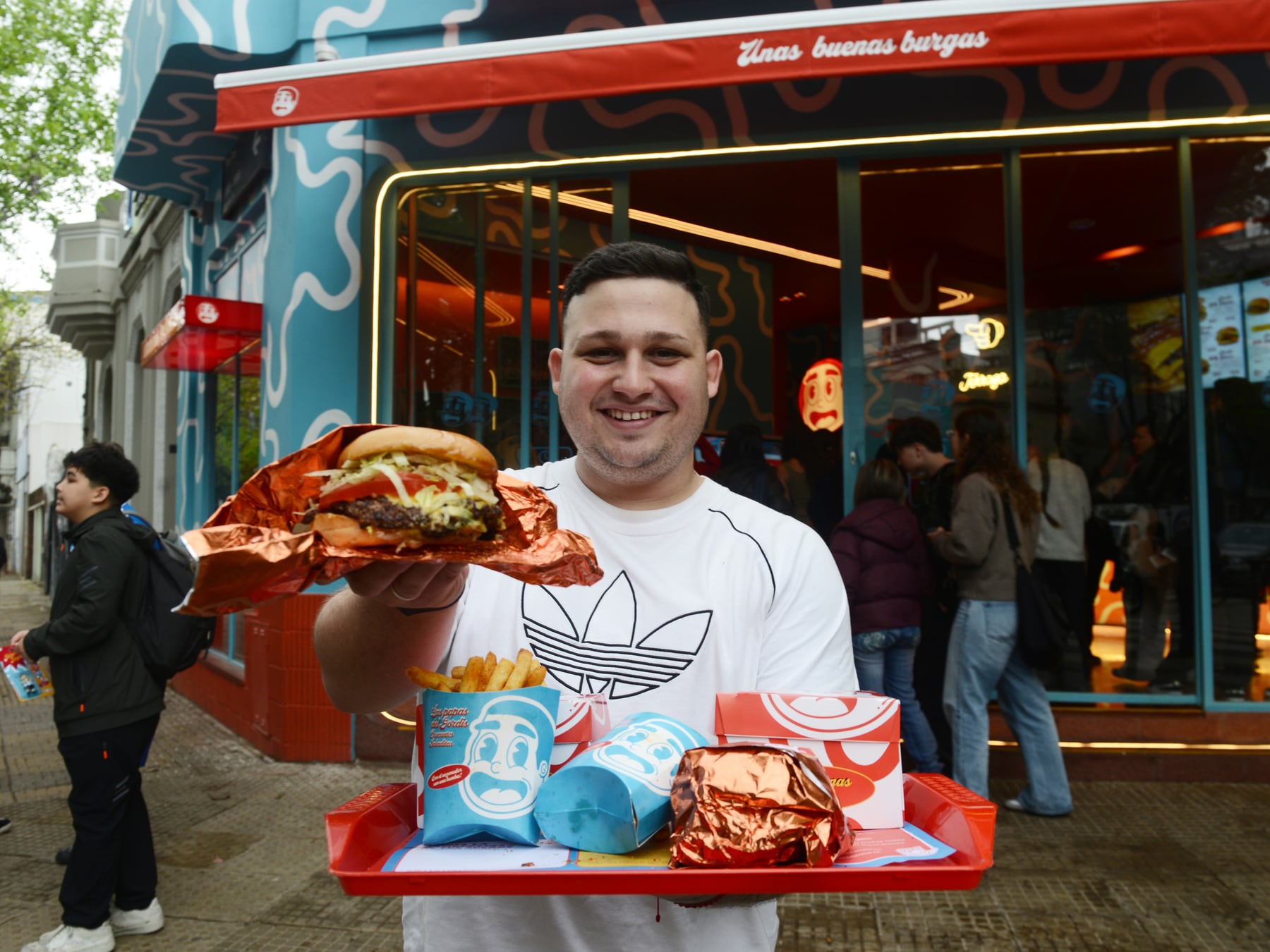 El Gordis aterrizó en Palermo con una hamburguesería que ya despachó 3.000 unidades en un día