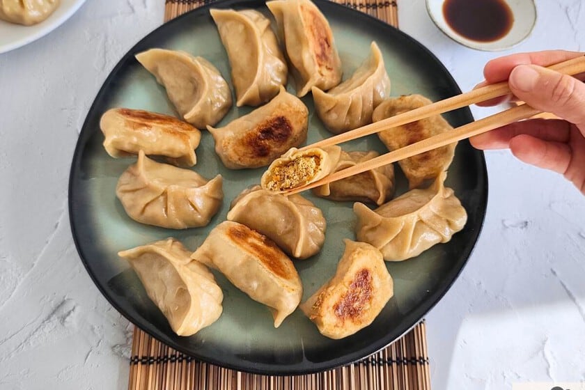 Gyozas vegetarianas con tofu ahumado y shiitake: la receta para 30 unidades que se cocina en sartén