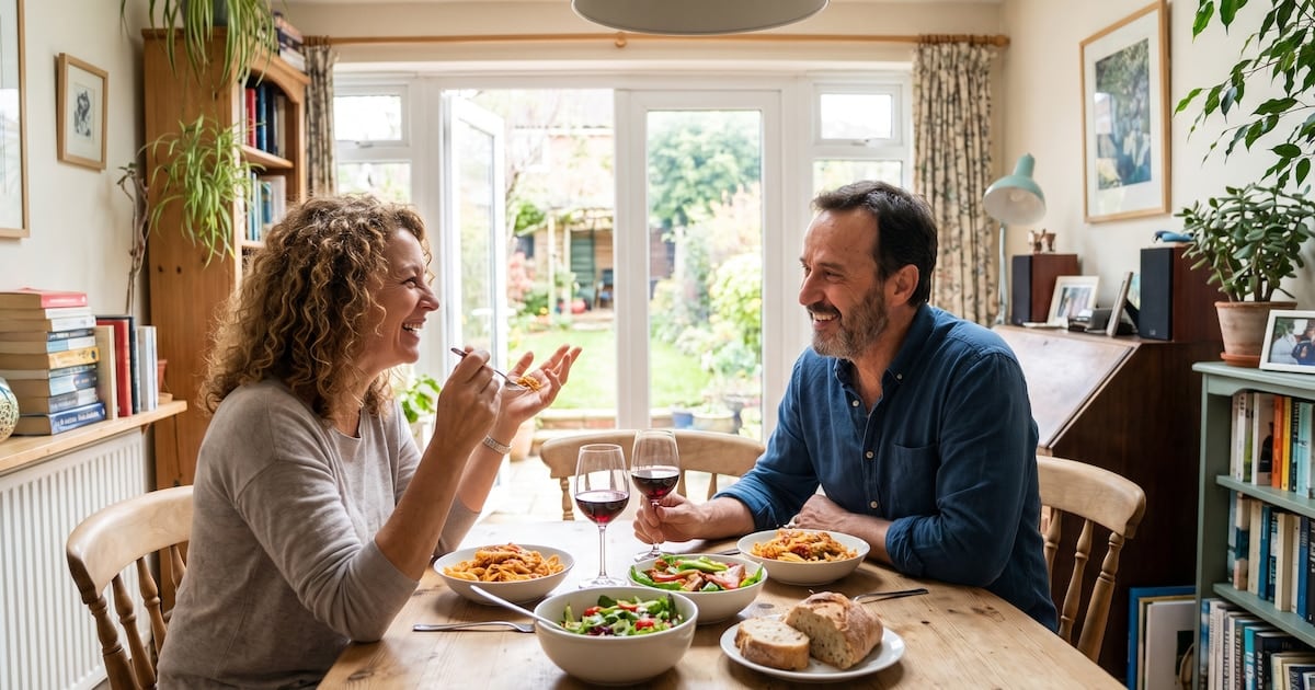 Comer con la pareja modifica la respuesta del cuerpo: la glucosa sube menos si la mesa es compartida