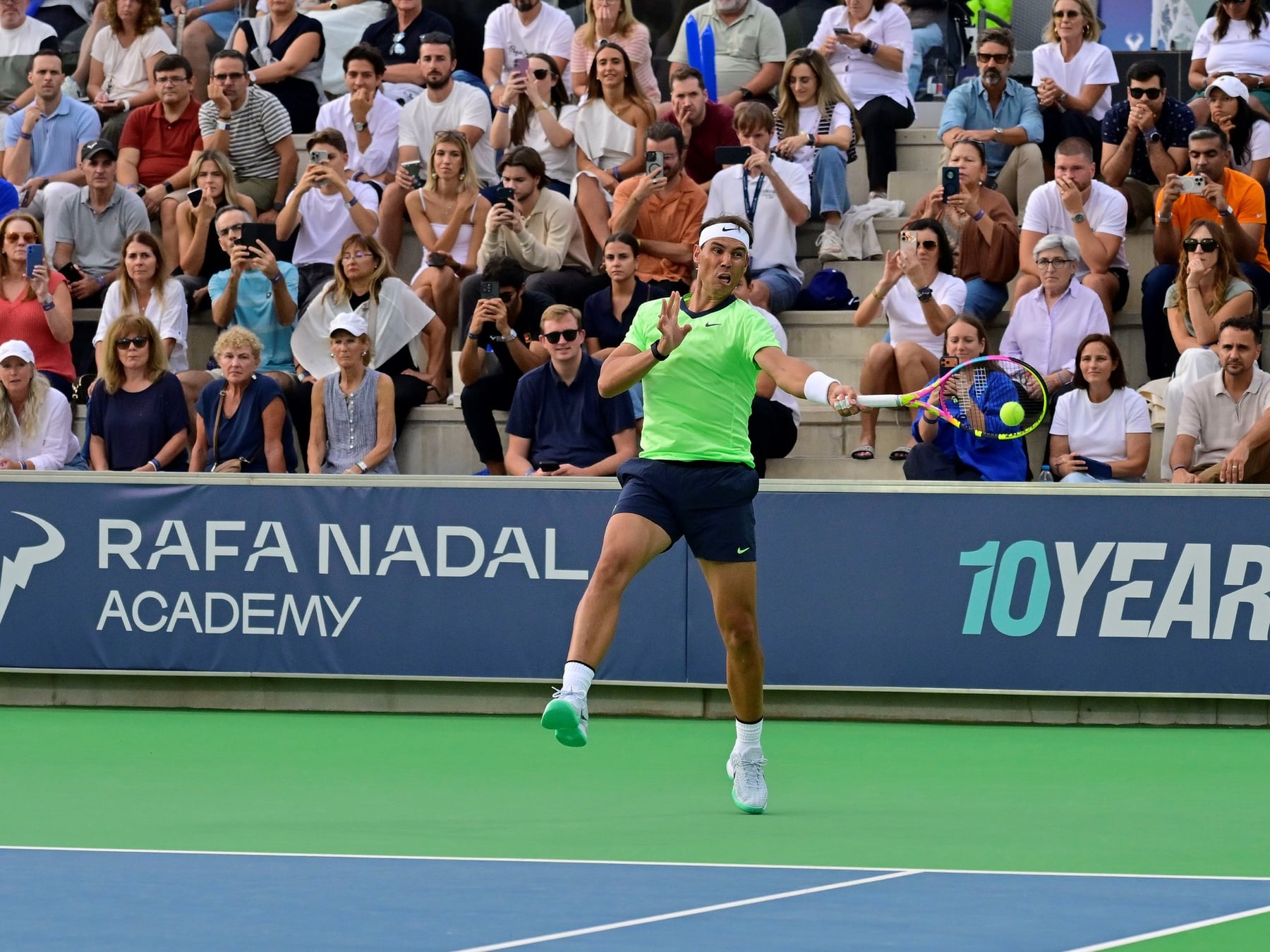 Nadal volvió a la cancha, ganó y se burló de sí mismo: el festejo en Manacor