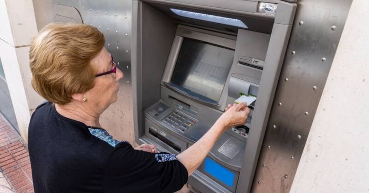 La jubilación mínima se ubicará en $505.748,51 durante octubre, tras un ajuste del 1,66% y el refuerzo de $70.000