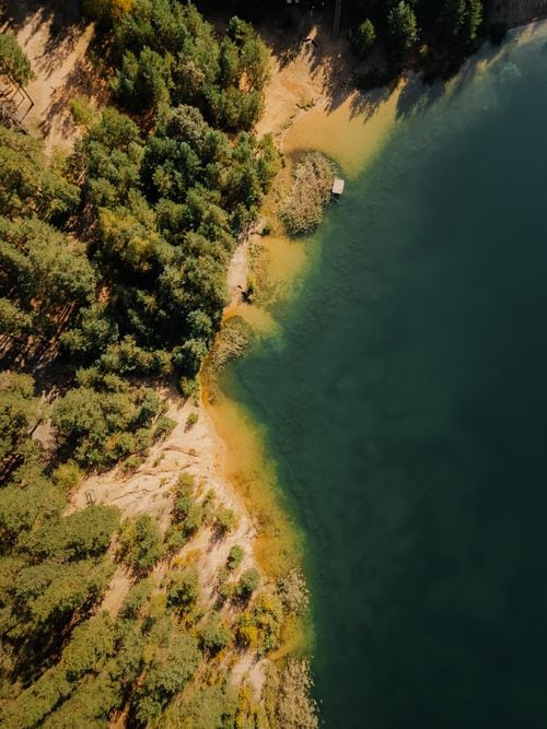 Una isla con capilla propia en el corazón del lago Lácar: cómo llegar y qué se puede ver