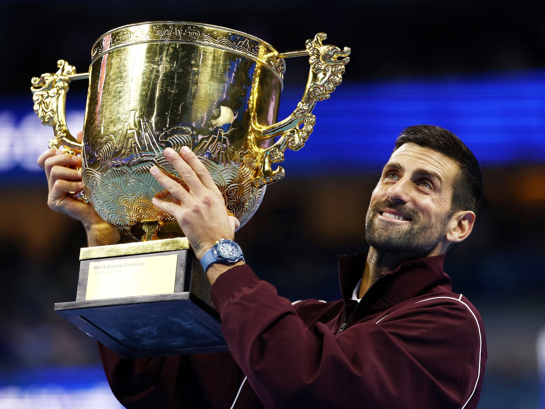 Nole pasó por encima y ahora le falta uno: Djokovic quedó a un título de alcanzar al suizo en la cima de los siglos