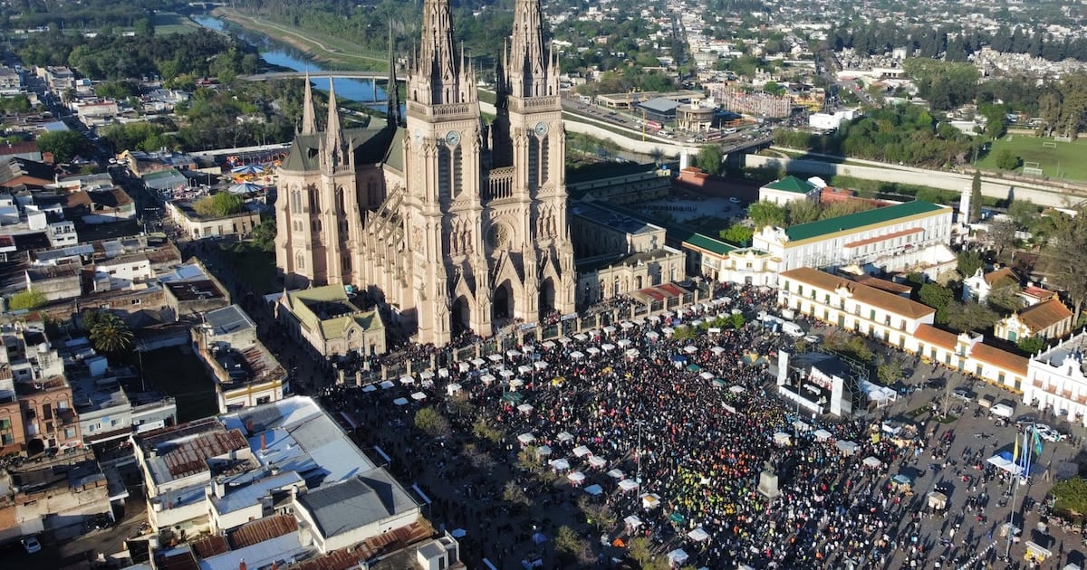 Una noche en Luján durante la visita papal se oferta hasta en 16.000 dólares: qué incluye cada publicación