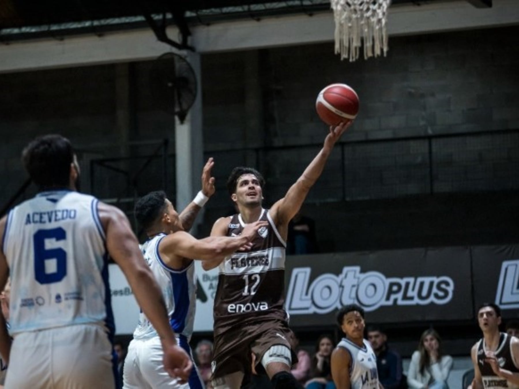 La Unión se dio el gusto en Vicente López y le arruinó la noche a Platense