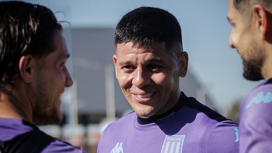 Rojo, entre el pase trabado y un reloj que corre: Estudiantes acelera para anotar al defensor antes de la semifinal con Flamengo