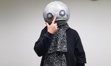 Yoko Taro y el arte de seguir creando por miedo a olvidar: el padre de NieR se sienta a escribir Evangelion