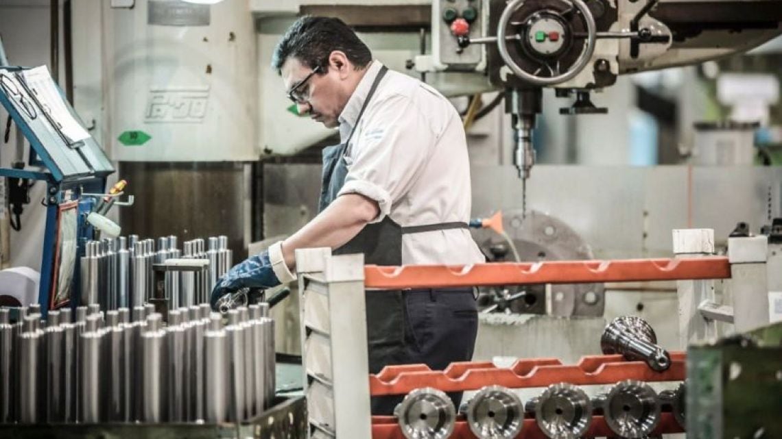La industria registró 66.262 empleos menos entre 2024 y 2026 y la caída se concentró en el Gran Buenos Aires