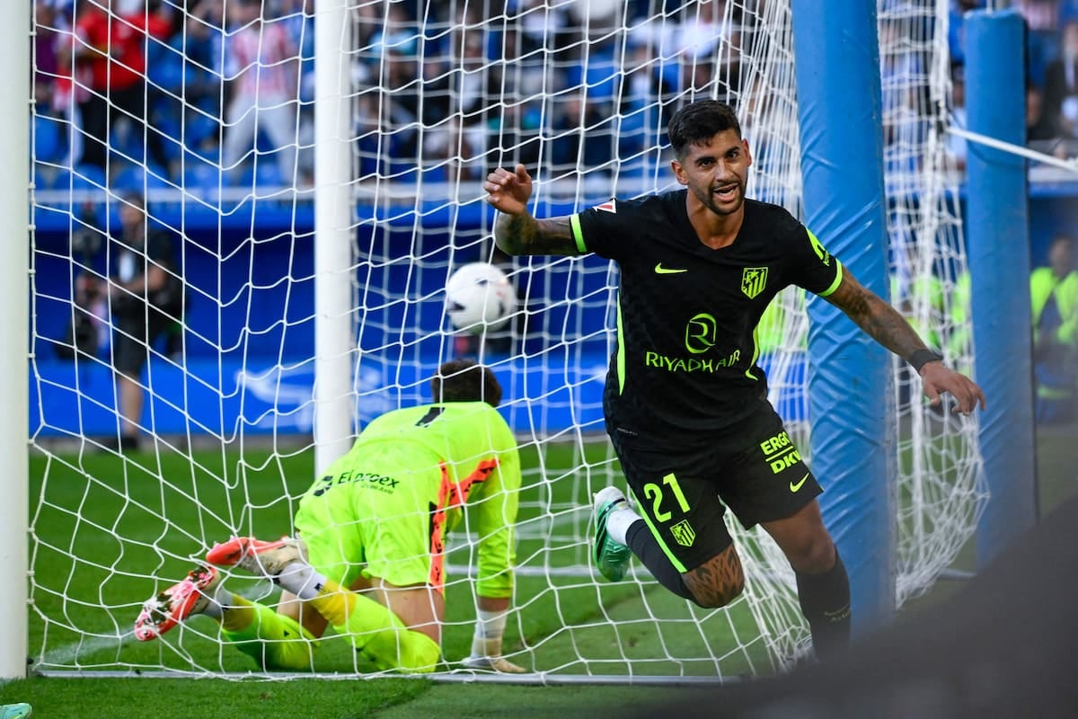 Cuti cabeceó la calma: Atlético ganó en Mendizorroza y se acomoda segundo