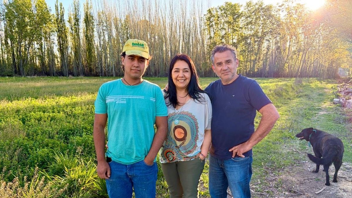 Una pareja, dos sueldos y una chacra que se sostiene a fuerza de familia