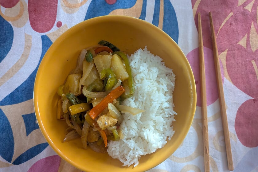 Tofu agridulce con piña: cómo recrear en casa el clásico salteado chino sin carne