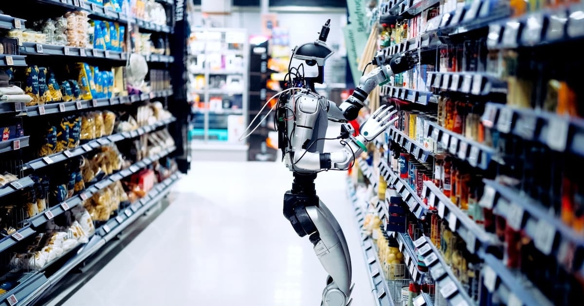 La noche en que las góndolas se reabastecen solas: cómo Dinamarca entrena robots humanoides para trabajar en supermercados