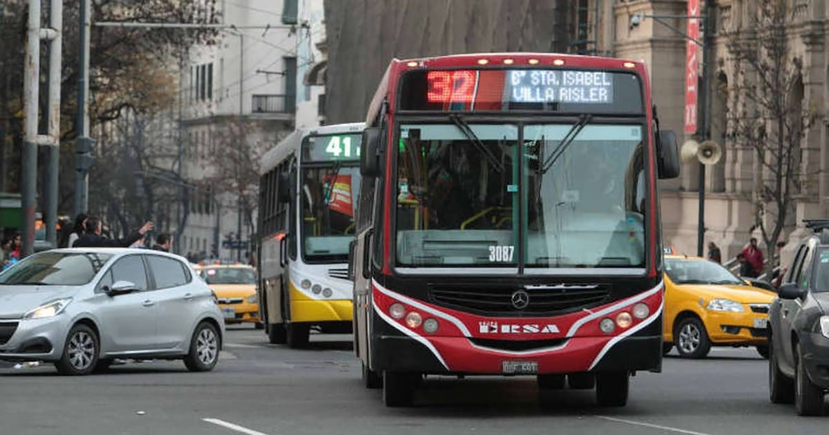 La tarifa del colectivo en el AMBA es la más baja del país, pero la cantidad de pasajeros no deja de caer