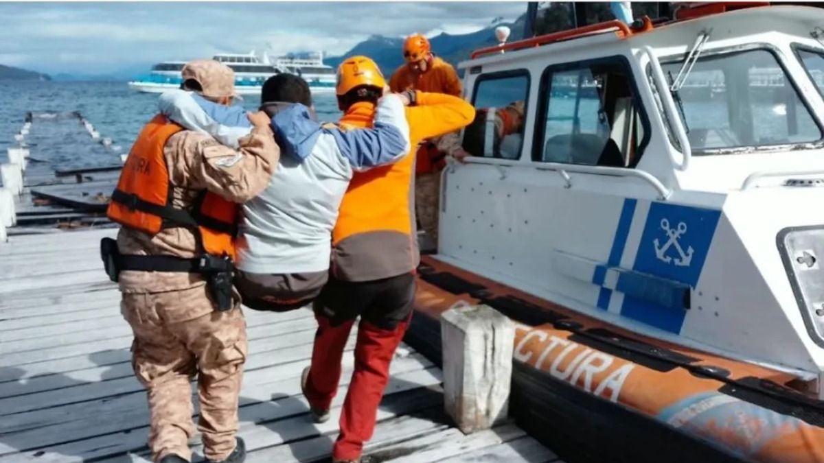Un tobillo roto, una tarde en el lago y un rescate que terminó a salvo en Bahía Mansa
