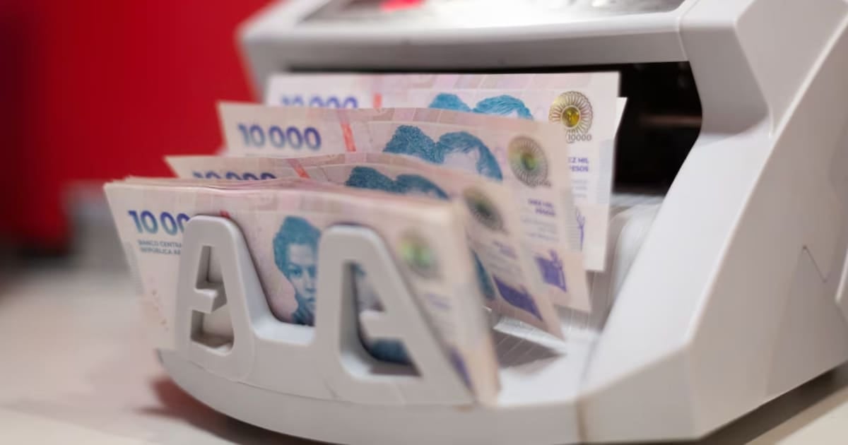 Billetes dañados: cuándo y cómo los bancos están obligados a canjearlos según la normativa del Banco Central