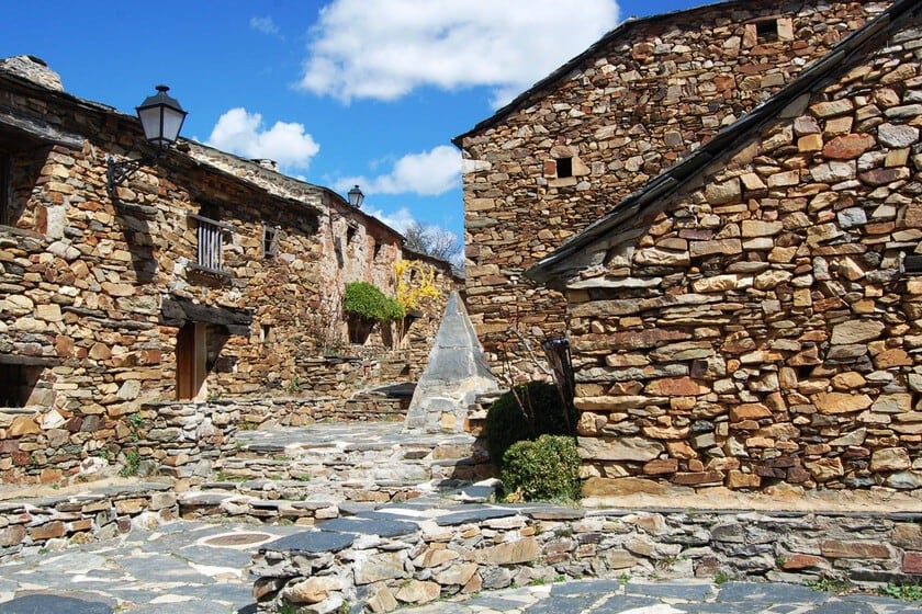 Umbralejo: cómo un pueblo de cuarcita y pizarra volvió a tener vida después de dos décadas de silencio
