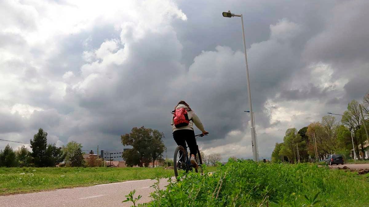 La semana que se viene encima de Neuquén: nubes que no se van y un fin de semana pasado por agua