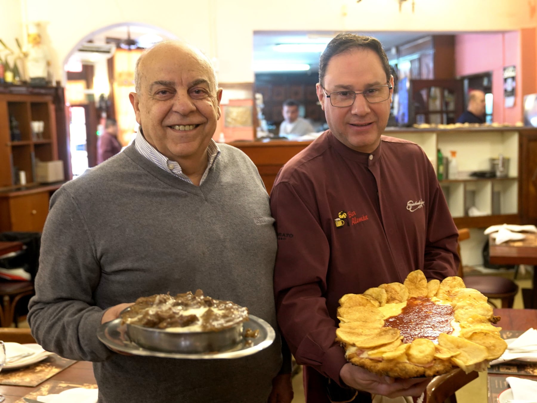 El bodegón de Villa Devoto que sobrevive desde 1908 y se sostiene con mil milanesas por mes