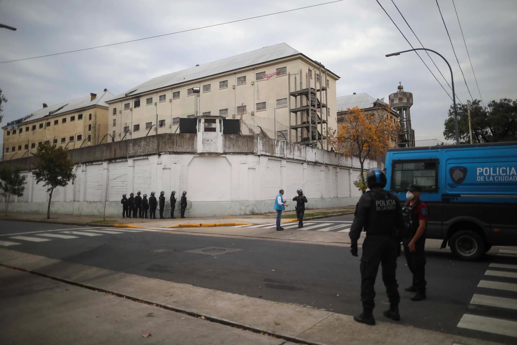 Vacían Devoto y reubican a 1.050 internos en Marcos Paz, en medio de denuncias por pertenencias perdidas