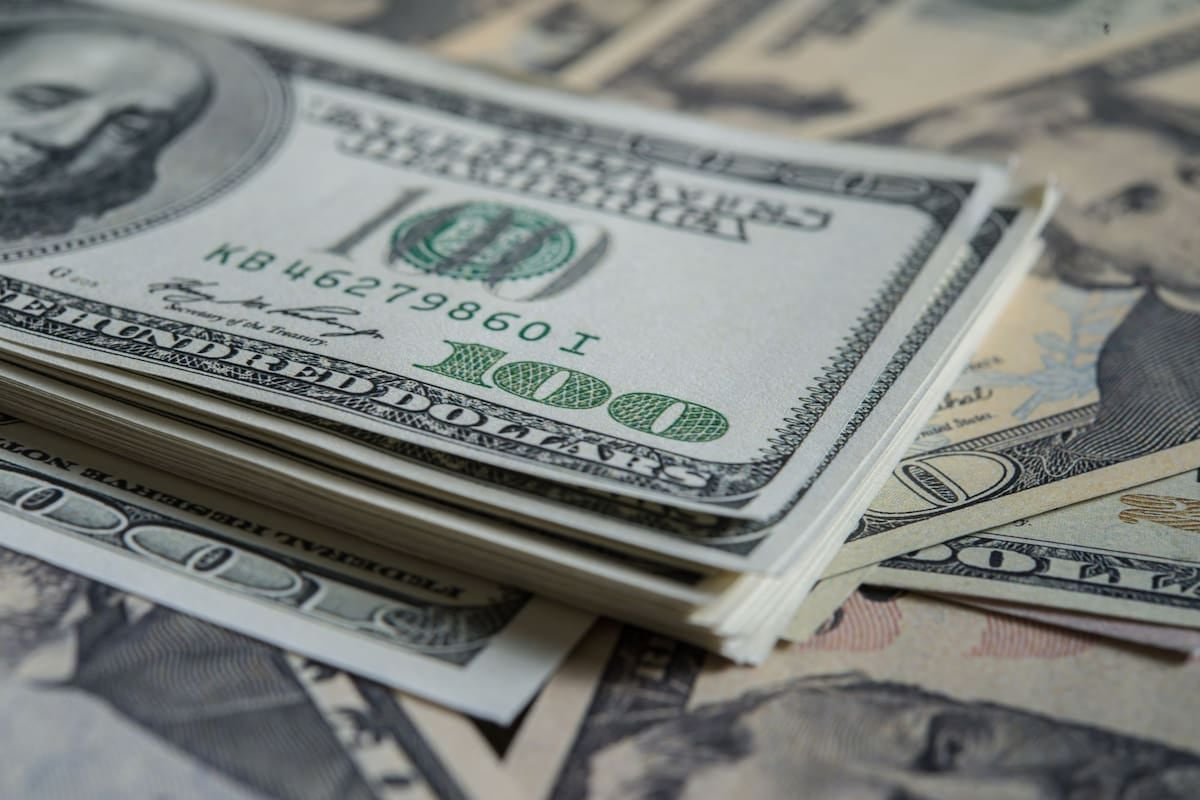 El techo cambiario de noviembre se ubica en torno a los $1.989 y deja al mayorista con un margen del 27,8%