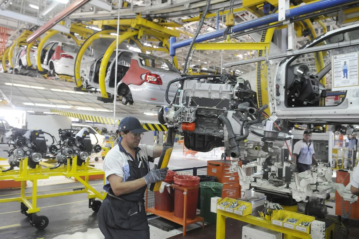 La industria opera con cuatro de cada diez plantas ociosas y los bienes de consumo lideran la caída