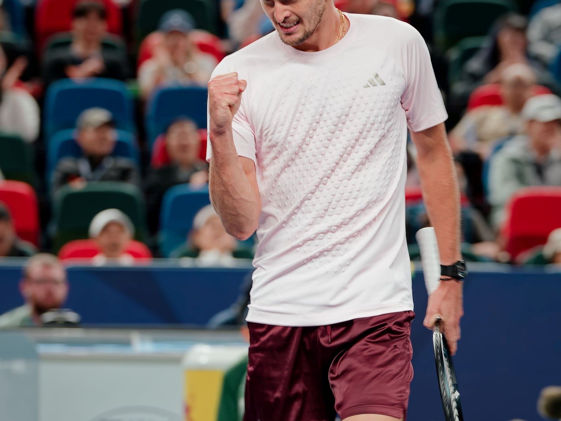 Zverev barrió a De Miñaur con un doble 6-4 y va por Davidovich Fokina en Shanghái
