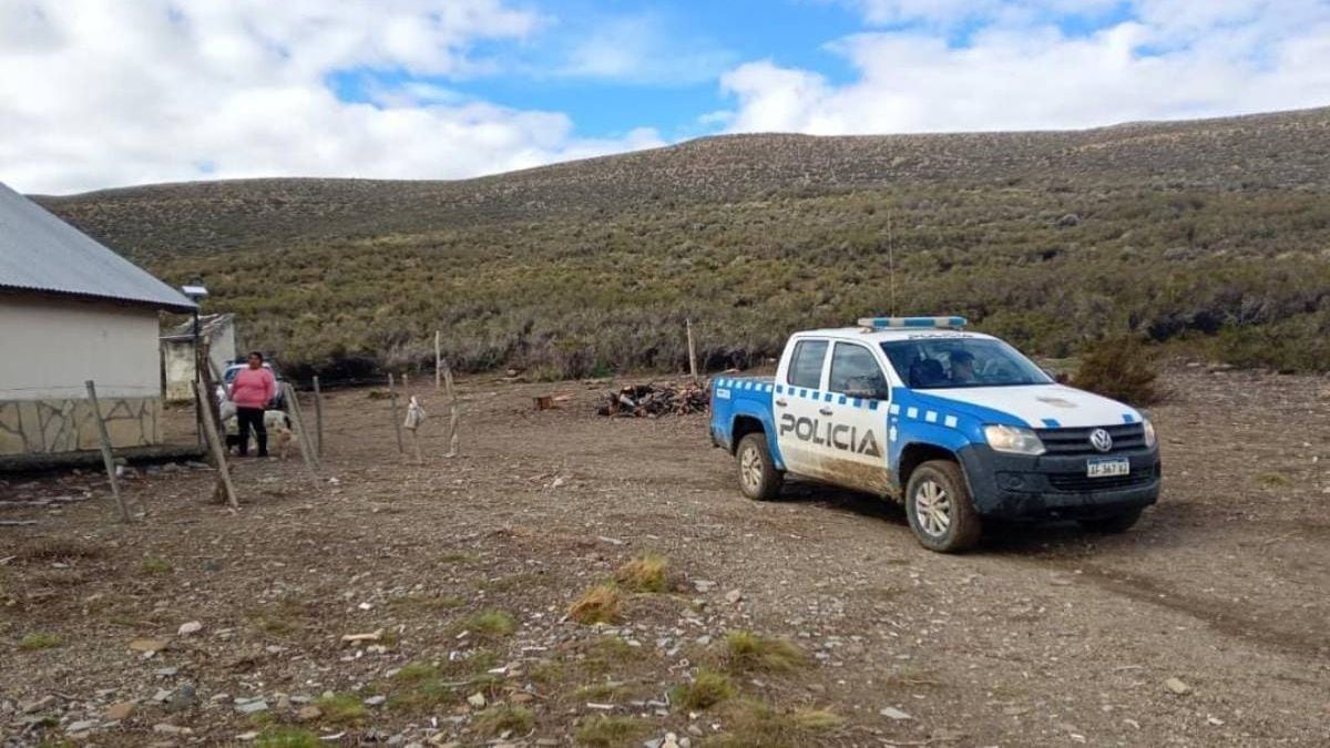 Siete días a la intemperie: cómo la Policía llegó hasta una madre y sus tres hijos varados en la meseta neuquina