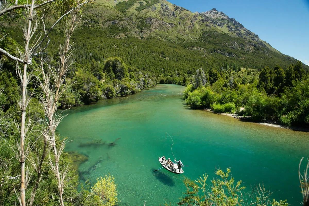 Neuquén ya vende los permisos para la temporada de pesca que se viene: arrancó con todo y los valores se fueron arriba