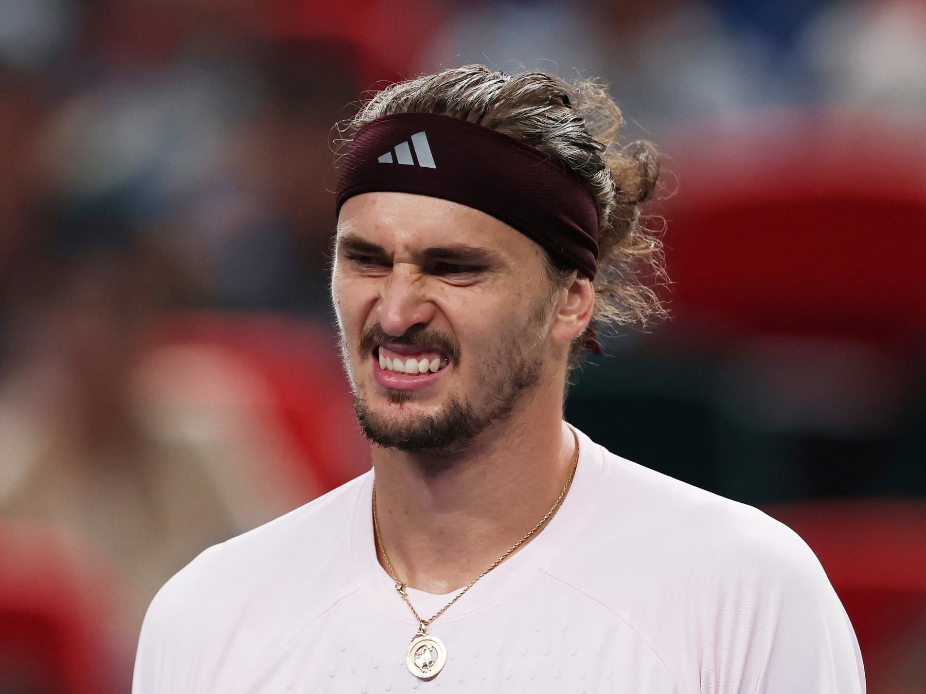 Zverev se quedó sin batería y la final de Shanghái se tiñe de español