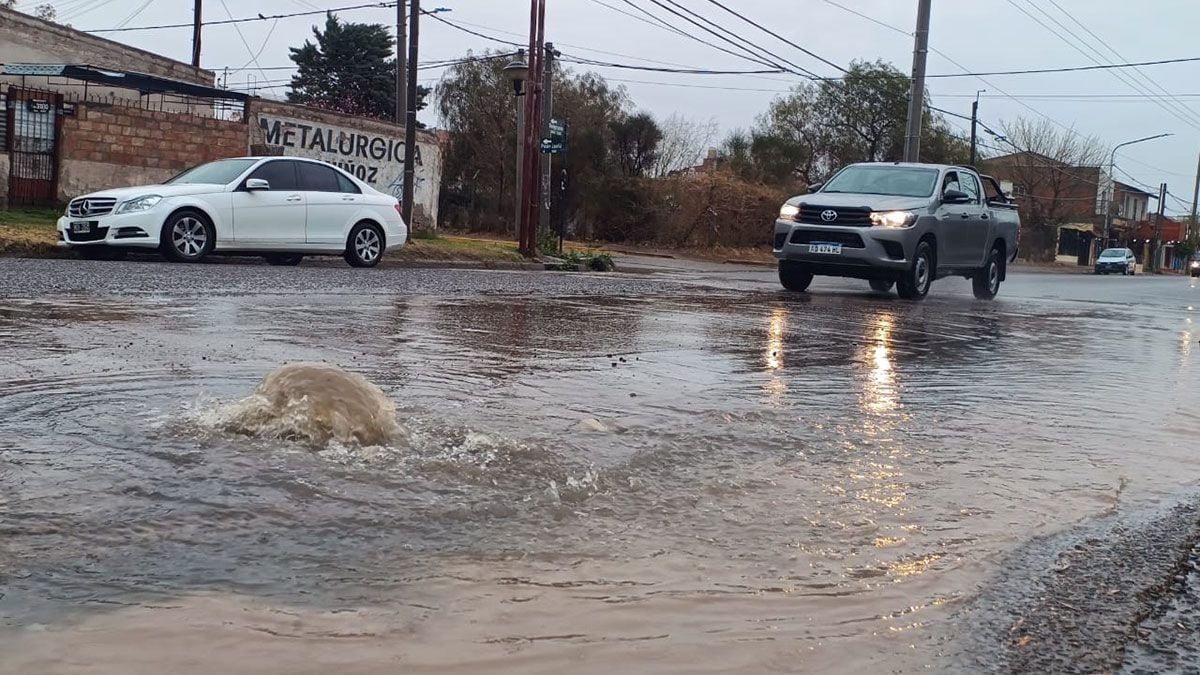 Neuquén bajo el agua: cinco días de lluvias, granizo y un miércoles que pinta bravísimo