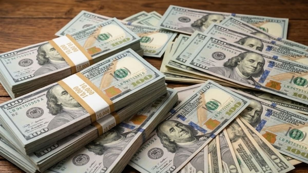 La jornada cambiaria del lunes dejó al blue a 1.555 pesos y una brecha de apenas veinte pesos frente al oficial