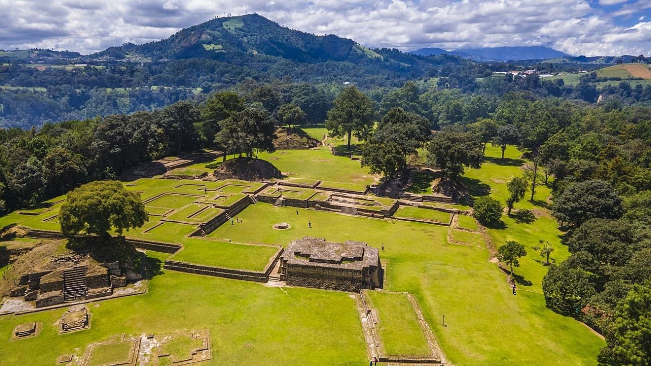 Guatemala concentra en un territorio del tamaño de la provincia de Buenos Aires una oferta turística que va de las pirámides mayas al Caribe