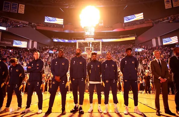 Philadelphia dio vuelta un partido de 29 puntos y LeBron esquivó la pelea
