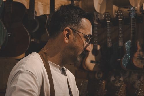 Una dozenal de luthiers da forma al sonido neuquino desde China Muerta